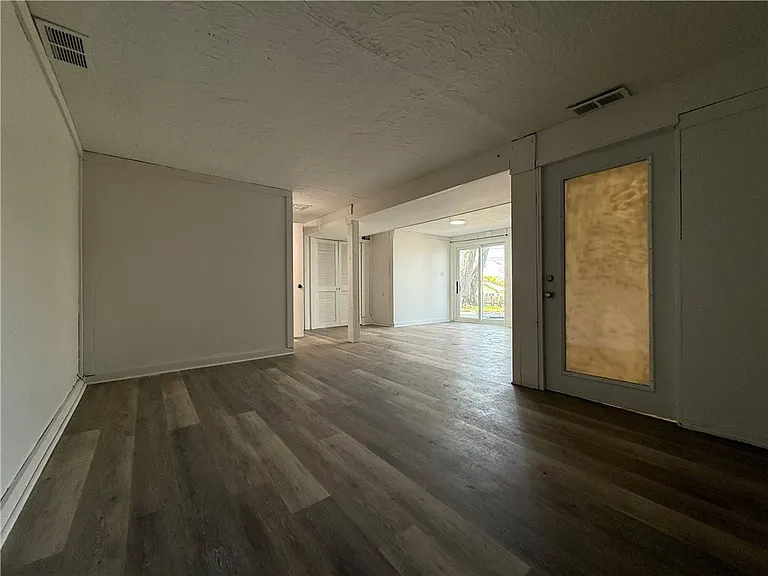 1656 Jefferson Rd — Photo 9