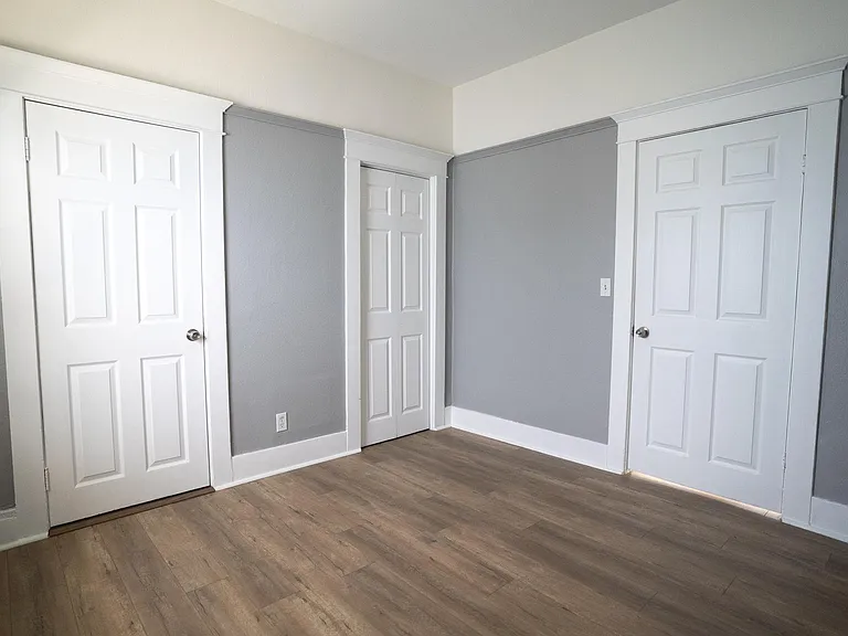 3855 S Budlong Ave — Photo 12