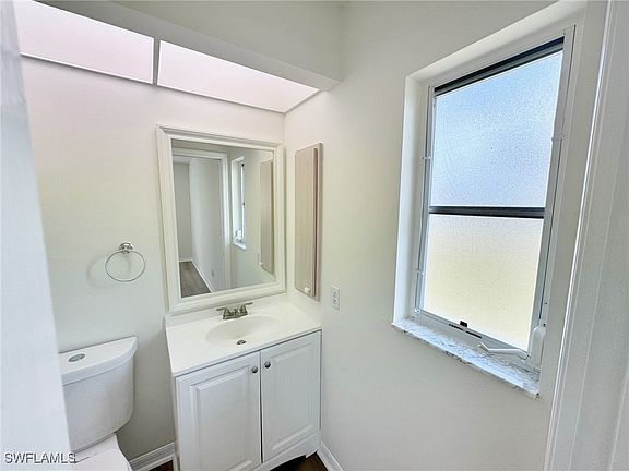 3rd image of 416 SE 19th Ter