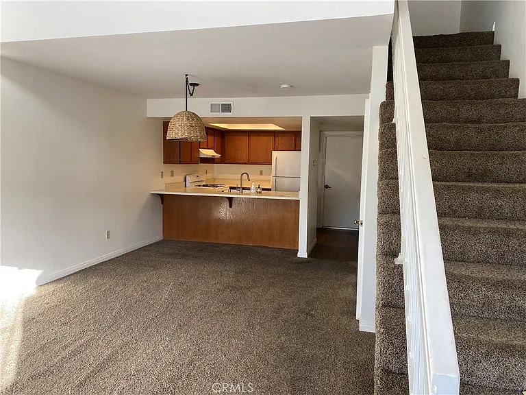 805 W Grondahl St — Photo 23