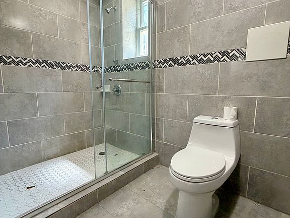 4th image of 1021 E 213th St #1