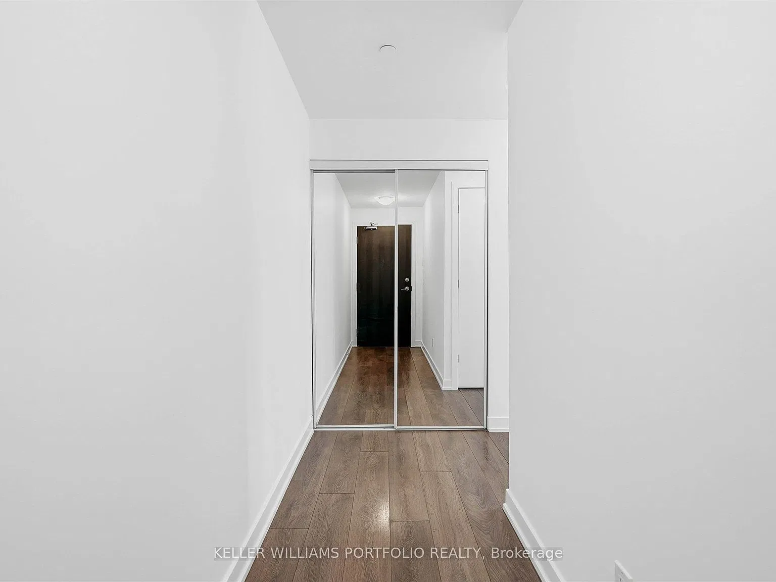50 Bruyeres Mews — Photo 3
