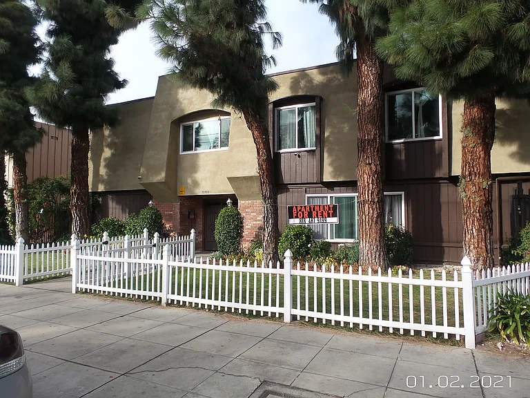 13751 Oxnard St #106 — Photo 22