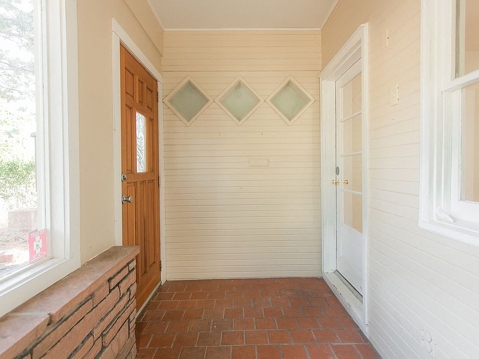 2212 Pine St Front House Exterior