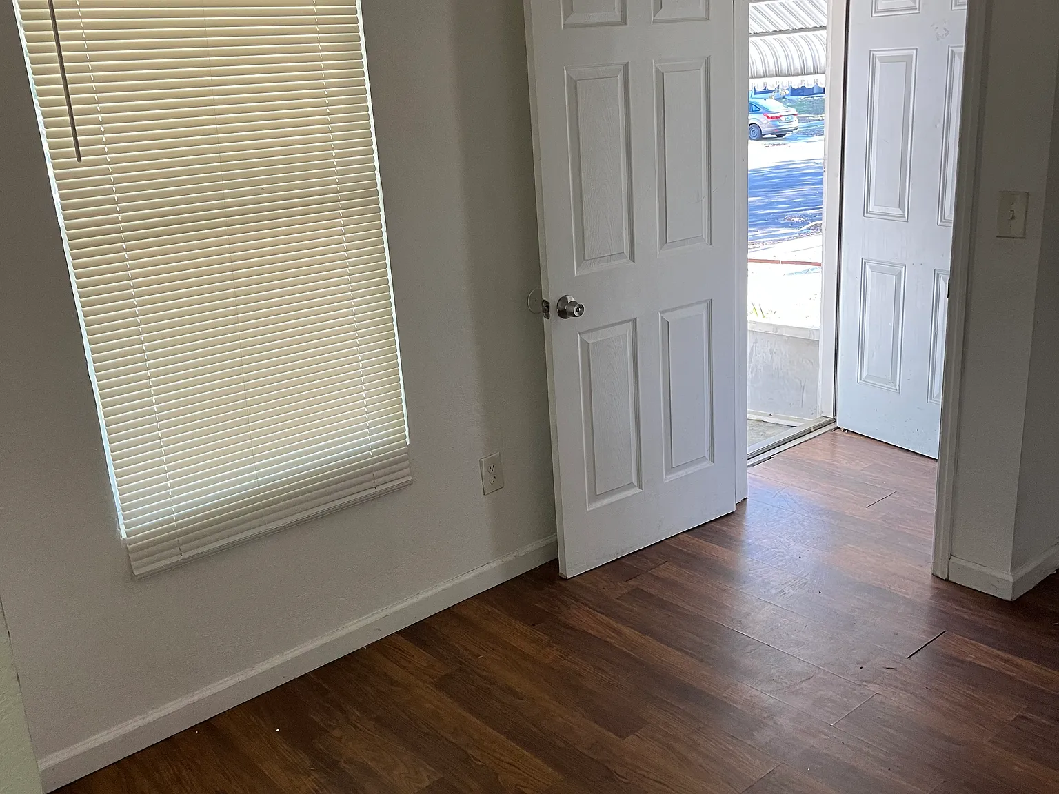 2 bed, 900 sqft, $1,100 — Photo 2