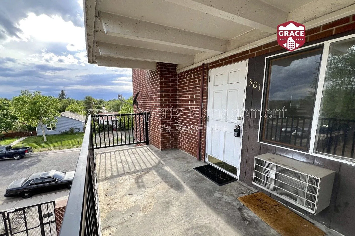 2 bed, 1.0 bath, 719 sqft, $1,085 — Photo 1