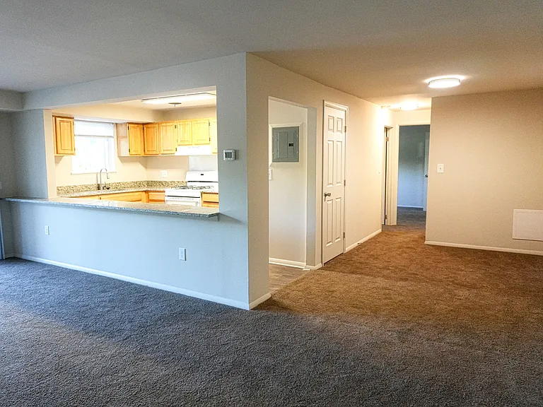 Edmondson Park Apartments — Photo 5