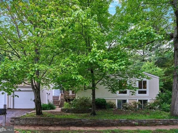 2238 Sanibel Dr, Reston, VA 20191