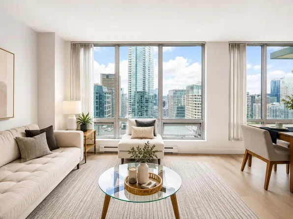 1200 Georgia St W #3304, Vancouver, BC V6E 4R2