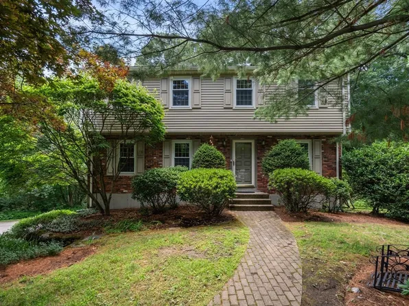11 Bacon Rd, Framingham, MA 01701