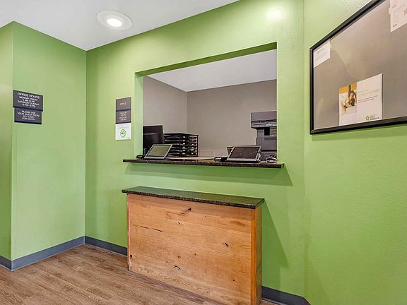 Lobby and Guest Check-in