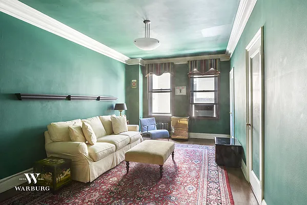 Sold by Warburg | media 9