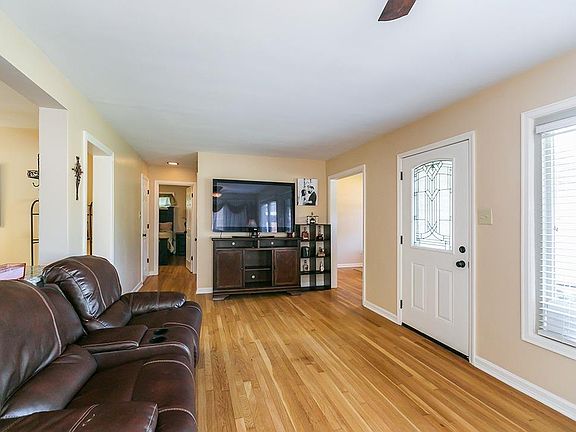 5th image of 479 Lamont Dr