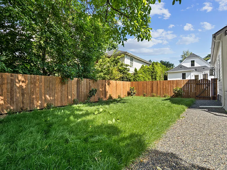 236 NE Sacramento St — Photo 20