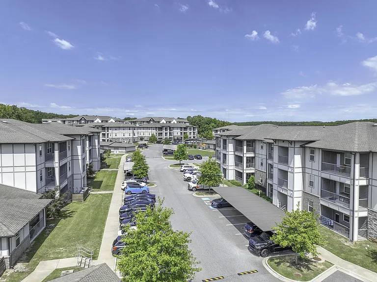 Landmark Apartments — Photo 71