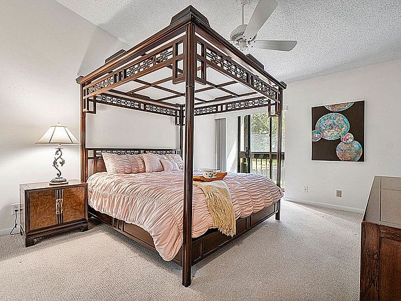 4th image of 5087 Oak Hill Ln APT 325