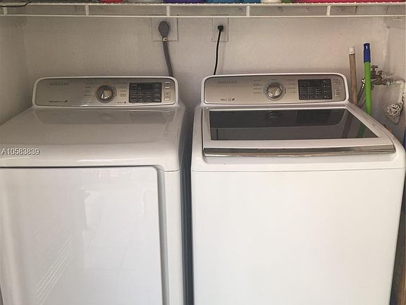 4th image of 1560 W 46th St #221