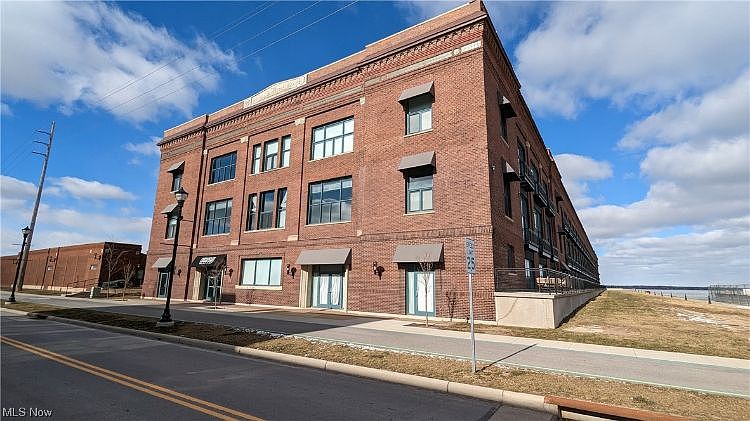 1st image of 401 W Shoreline Dr Unit 104