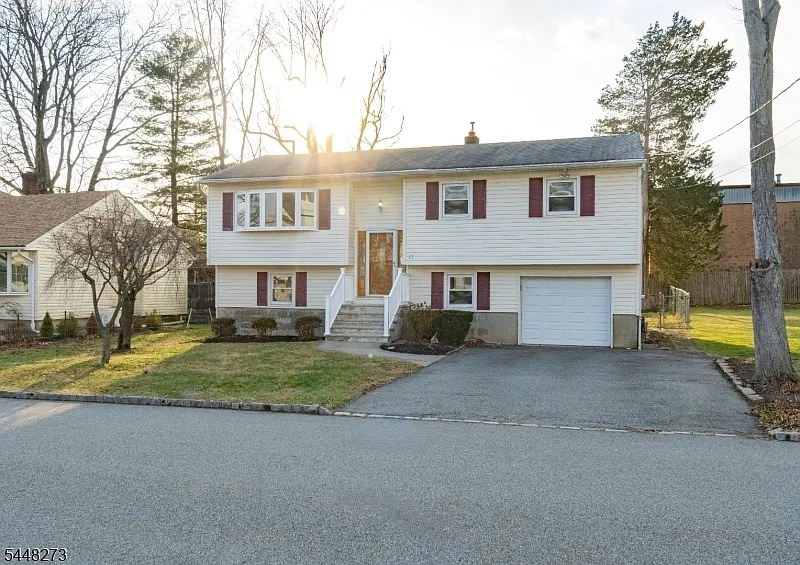 4 bed, 2.0 bath, $4,000 — Photo 2