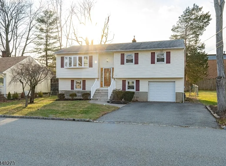 17 Longport Rd — Photo 2