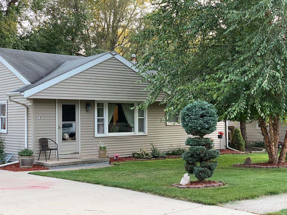 Street view of front of home