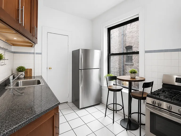 215 W 109th St #4E — Photo 4