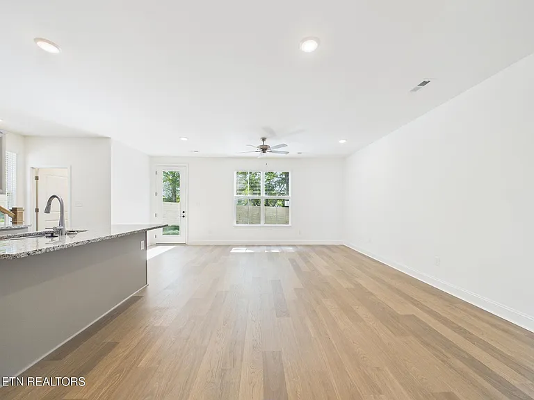 1729 Lateglow Way — Photo 9