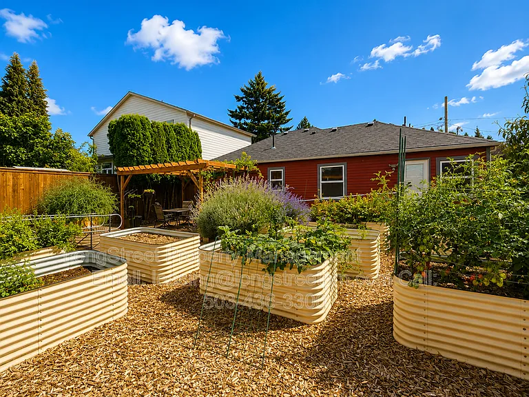 7209 N Amherst St — Photo 33
