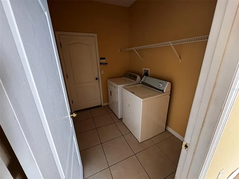 1111 Hacienda Cir — Photo 7