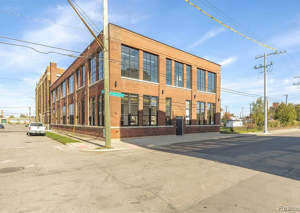 603 E Milwaukee St #105