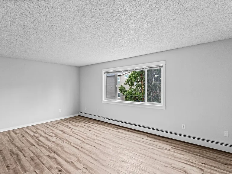 470 Dailey Ave — Photo 9