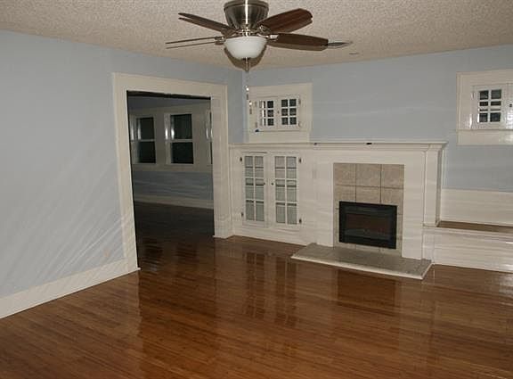 3rd image of 319 S Oak Cliff Blvd