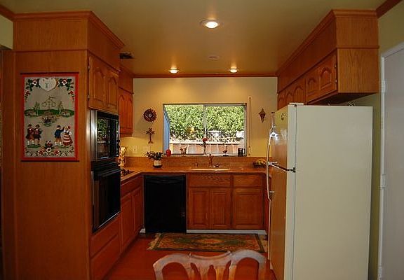3rd image of 834 Remington Dr