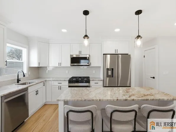 397 Lake Ave, Colonia, NJ 07067
