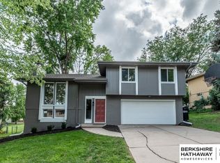 12127 Erskine Cir, Omaha, NE 68164