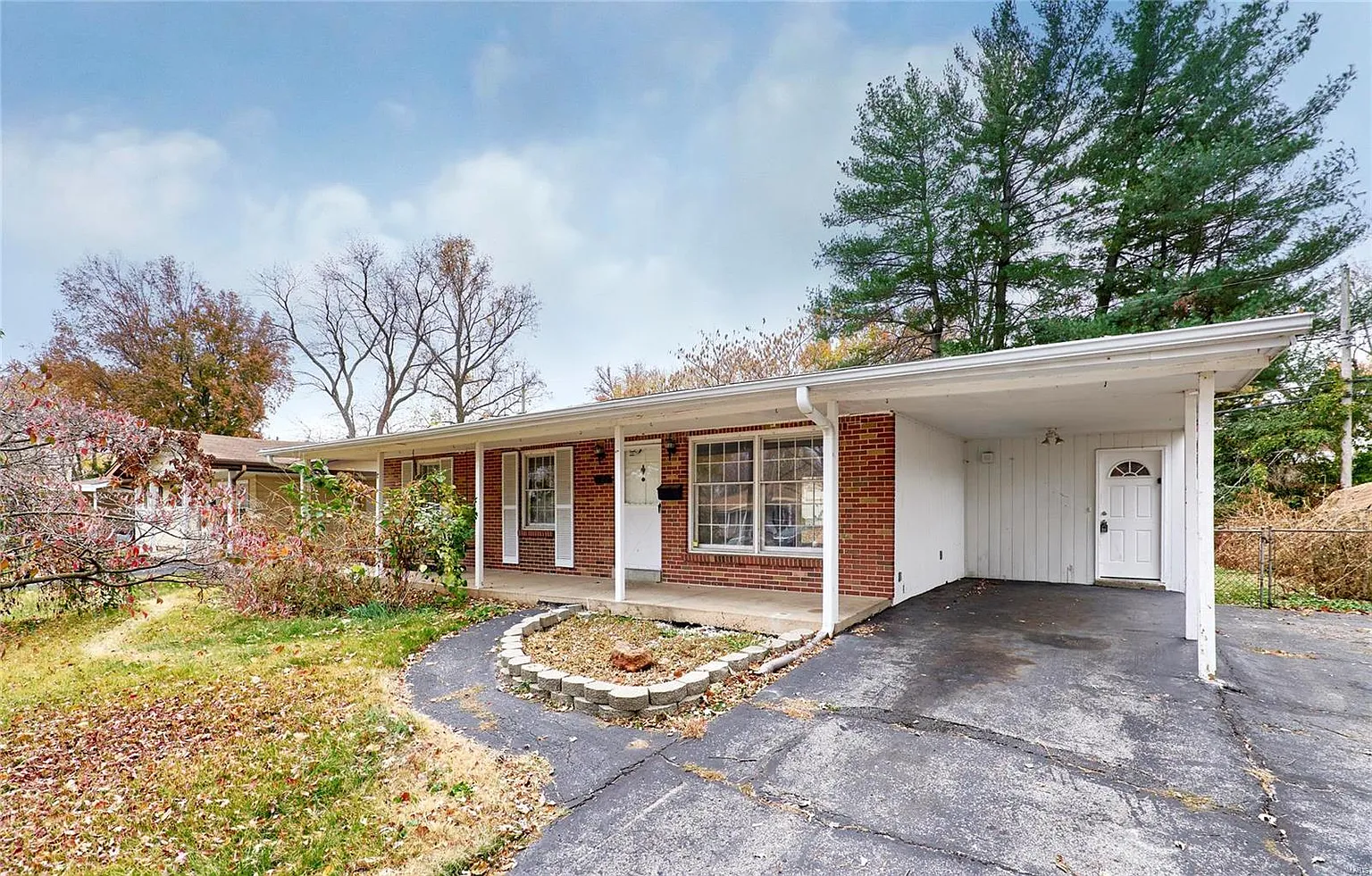 722 Teson Rd photo 1