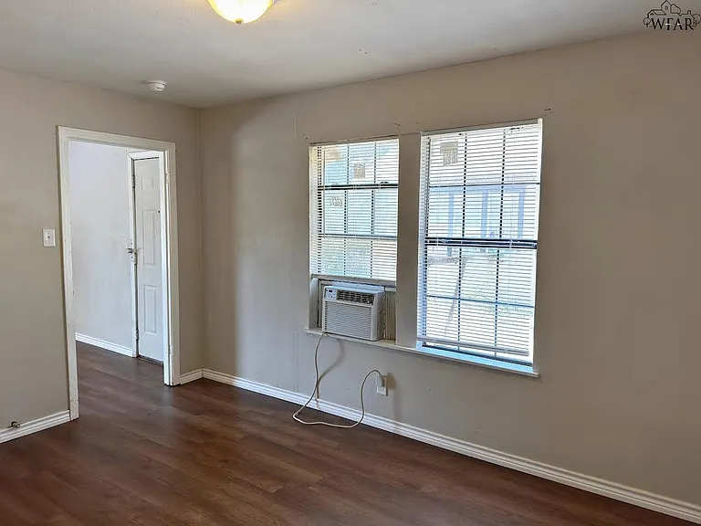 2409 Avenue D — Photo 7