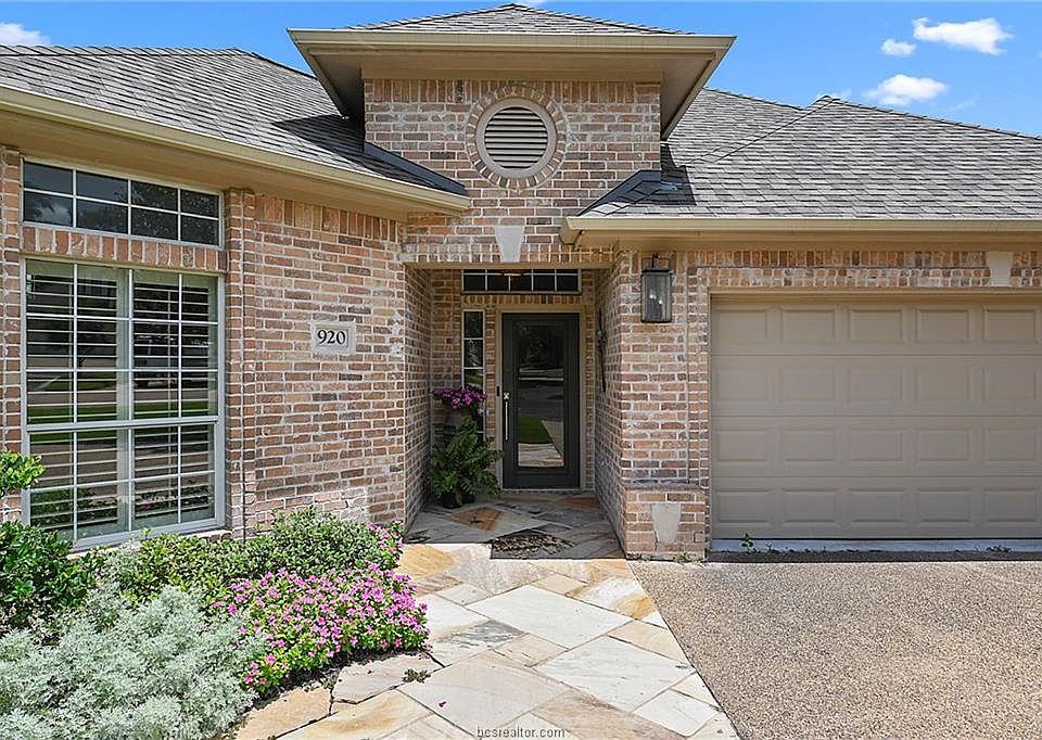 1st image of 920 Grand Oaks Cir