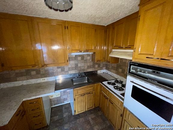 4th image of 330 Fairview