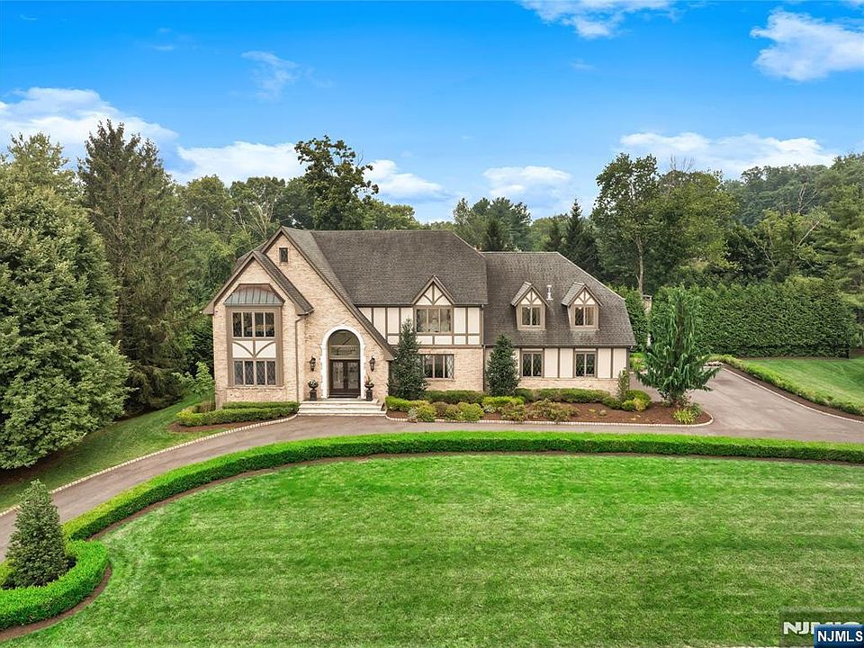 1st image of 14 Sunflower Dr