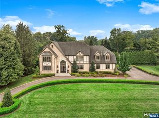 14 Sunflower Dr, Upper Saddle River, NJ 07458