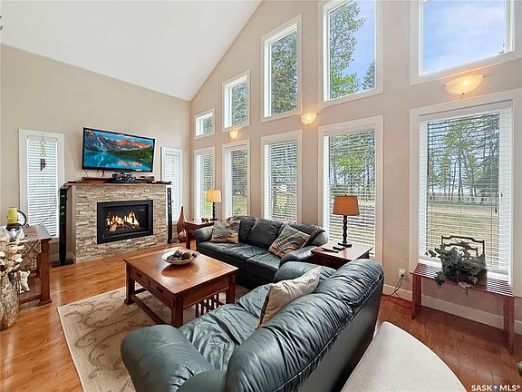 5th image of 110 Lakeshore DRIVE