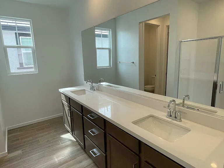 2449 W Rowel Rd — Photo 13