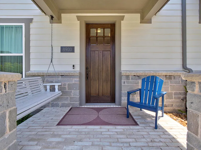 8900 Magnet Dr — Photo 2