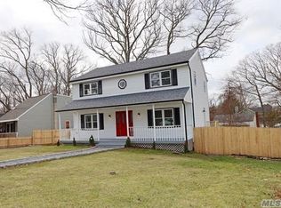 16 Canary Rd, Rocky Point, NY 11778