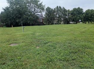 1249 SW Nagona Ln, Lees Summit, MO 64082