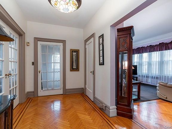 4th image of 12 Ellwood Ave