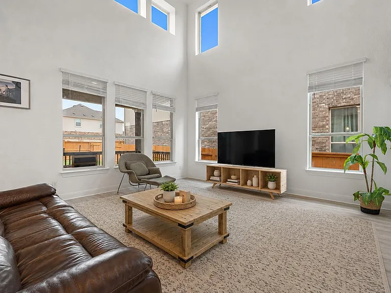 2901 Oak Chase Cv — Photo 3