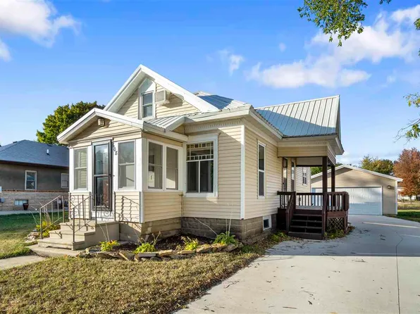 608 5th Ave NW, Waverly, IA 50677