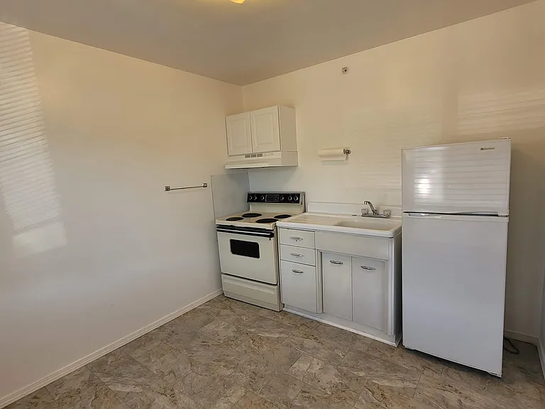 2909 E Highway 101 #3 — Photo 3